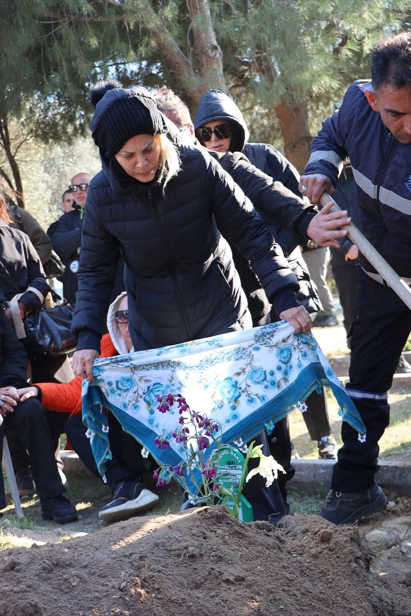 Yakalandığı kanser hastalığı nedeniyle İstanbul'da yaşamını yitiren sanatçı Çağrı Tanyeli Sünneli...