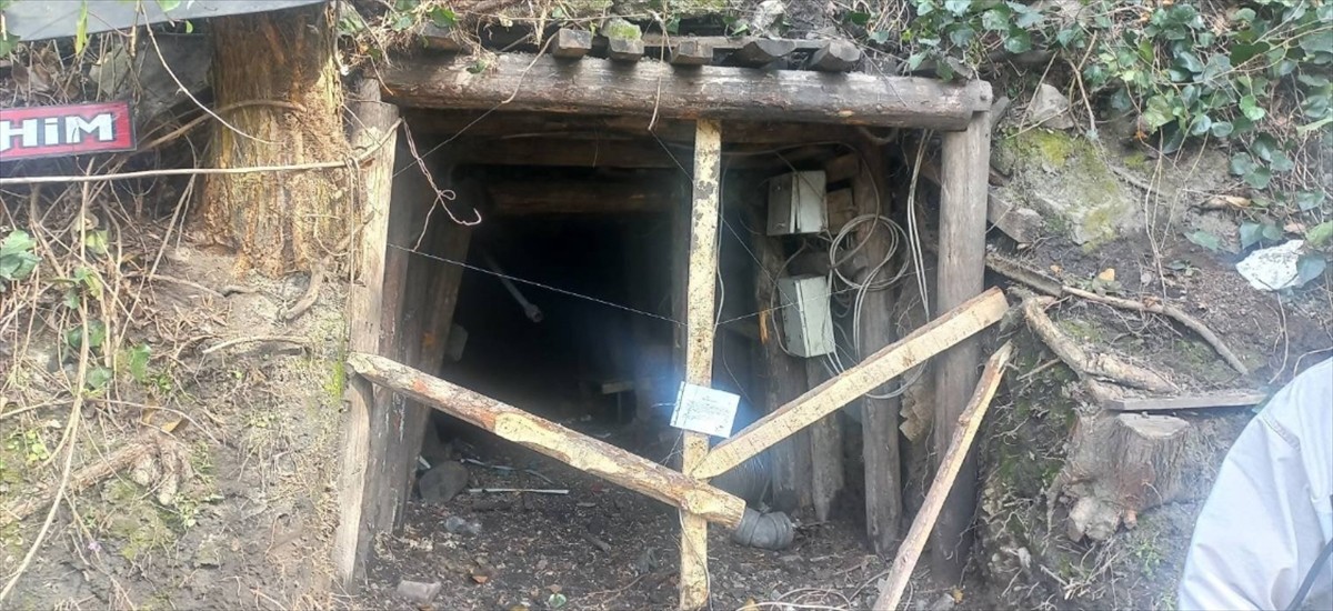 Zonguldak'ta ruhsatsız işletildiği belirlenen 8 maden ocağı kapatıldı. Ekipler tarafından tespit...