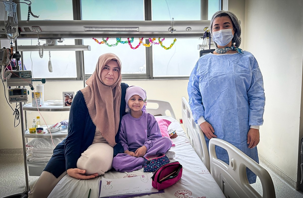 Adana'da 7 yaşındaki talasemi majör hastası Zeynep Bilge Uslu, kendisine umut olması için dünyaya...