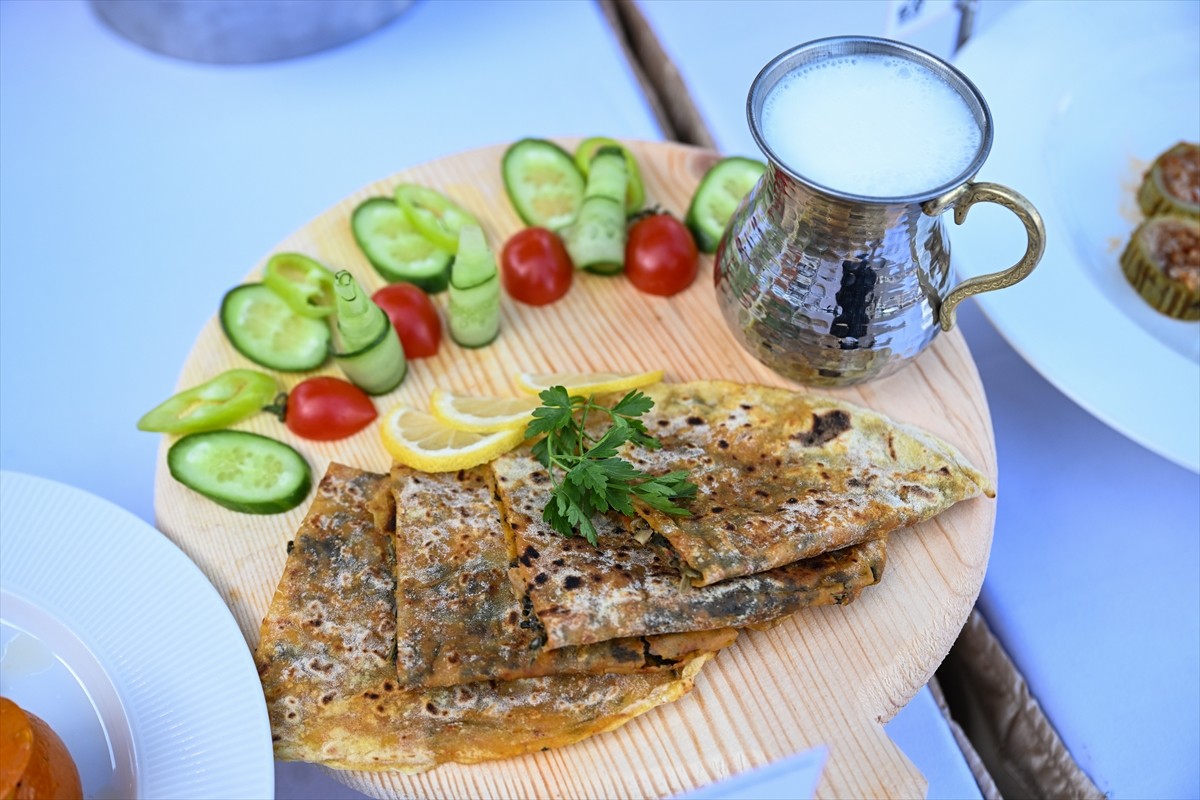 Adana'da devam eden 13. Uluslararası Portakal Çiçeği Karnavalı kapsamında "Portakallı Lezzetler...