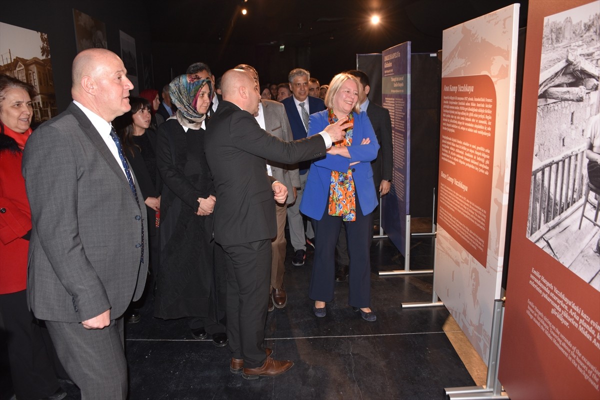 Afyonkarahisar'da Hollanda Büyükelçiliği ile Müze Müdürlüğü işbirliğiyle düzenlenen "Emilie...