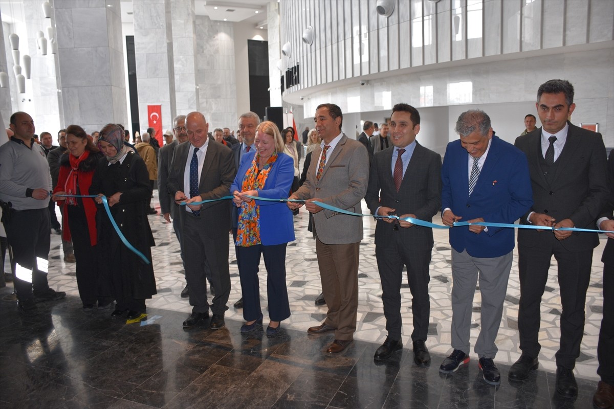 Afyonkarahisar'da Hollanda Büyükelçiliği ile Müze Müdürlüğü işbirliğiyle düzenlenen "Emilie...