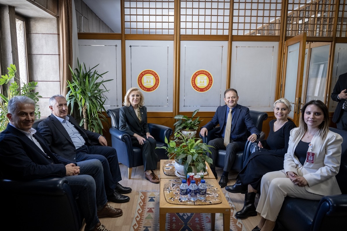 AK Parti İzmir Milletvekili Şebnem Bursalı (sol 3), kuruluşunun 61'inci yıl dönümünü kutlamak için...