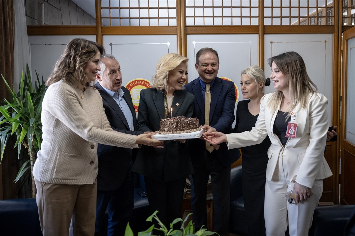 AK Parti İzmir Milletvekili Şebnem Bursalı (sol 3), kuruluşunun 61'inci yıl dönümünü kutlamak için...