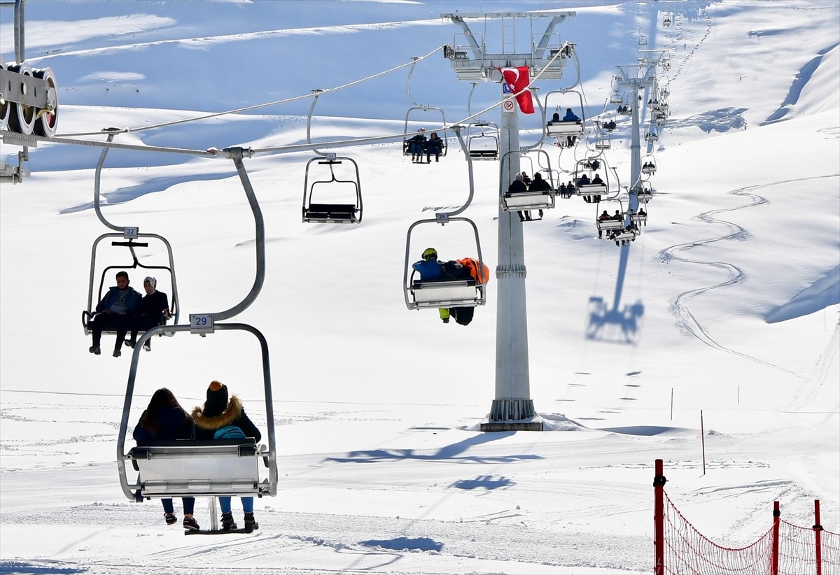 Akdeniz, Doğu Anadolu ve Güneydoğu Anadolu'nun kesişim noktasında yer alan, tarihi zenginliği...