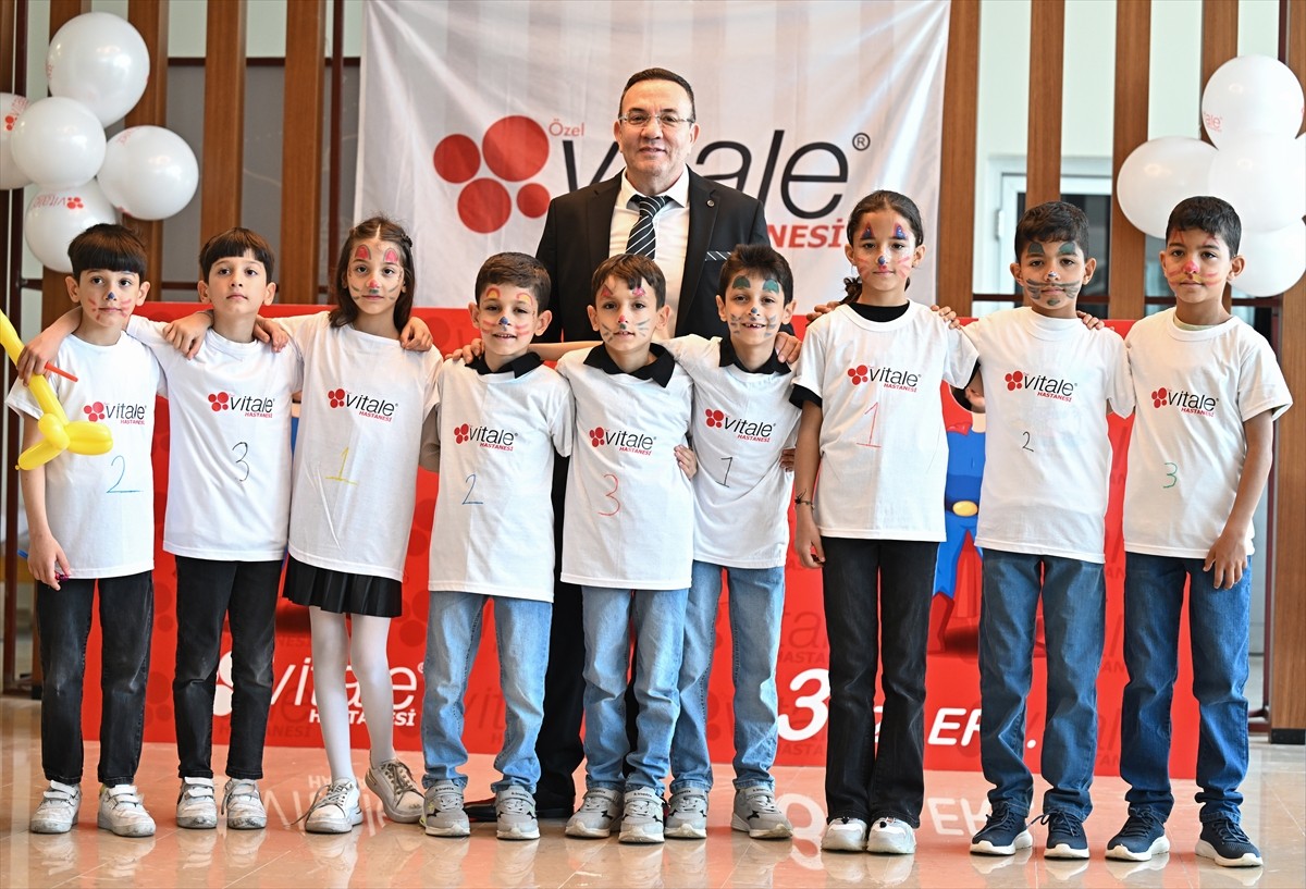 Antalya'da, aynı hastanede dünyaya gelen çok sayıda üçüz, düzenlenen etkinlikte bir araya geldi....