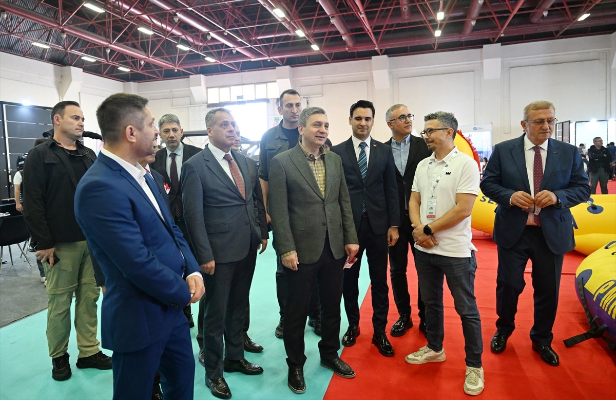 Antalya'da, dünya denizcilik sektörünün en büyük yat fuarlarından olan "Yacht Life Boat Show 2025"...