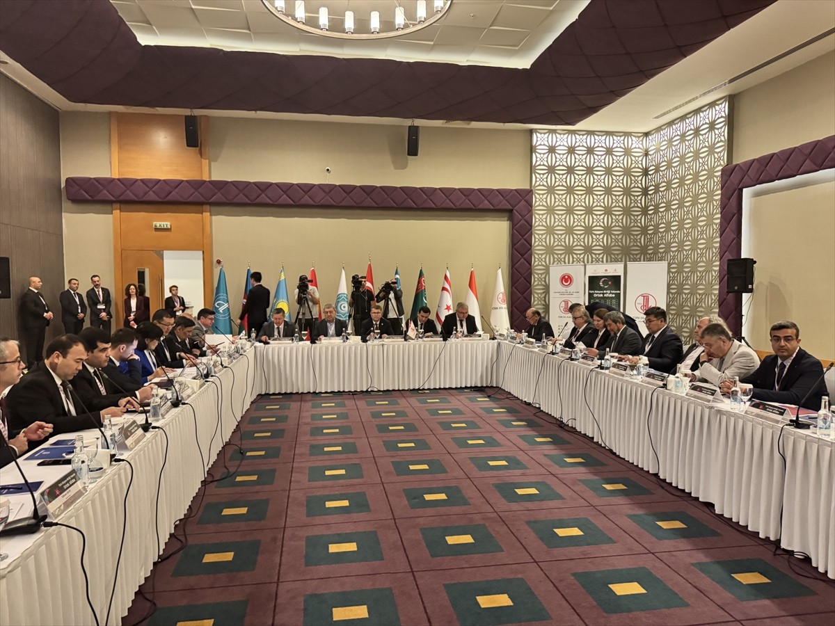 Antalya'da Türk Dil Kurumu (TDK) tarafından düzenlenen "Türk Dünyası Birliği Yolunda Ortak Alfabe...