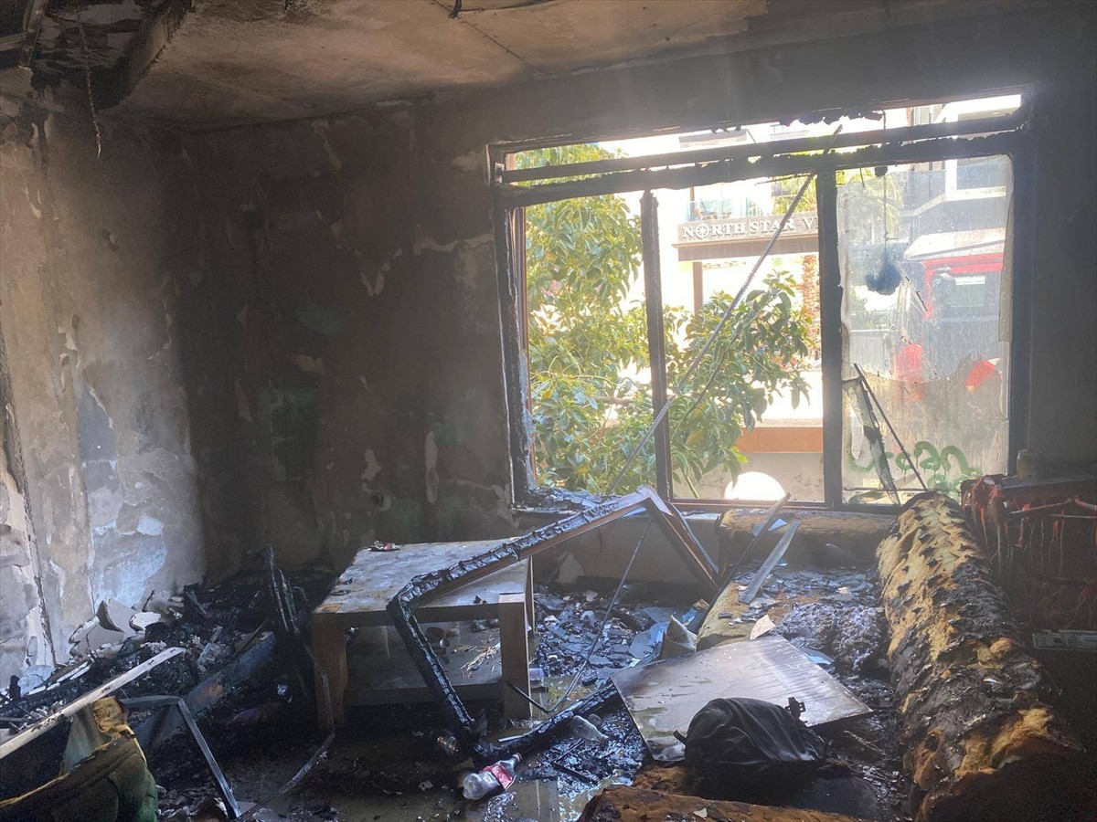 Antalya'nın Alanya ilçesinde apartman dairesinde çıkan yangın itfaiye ekiplerince söndürüldü...