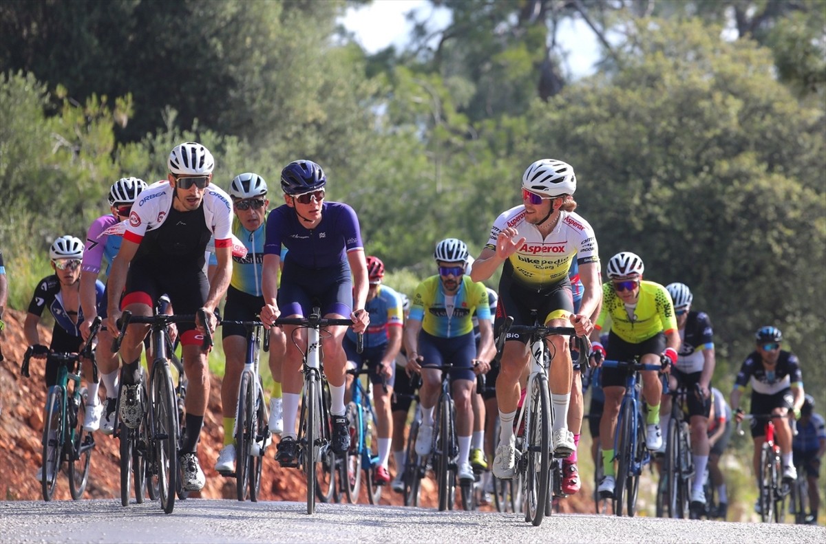 Antalya'nın Kemer ilçesinde, Akra Gran Fondo Antalya powered by AG Tohum bisiklet yarışlarının...