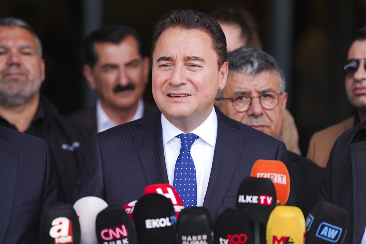  DEVA Partisi Genel Başkanı Ali Babacan, TBMM Başkanvekili ve DEM Parti İstanbul Milletvekili...