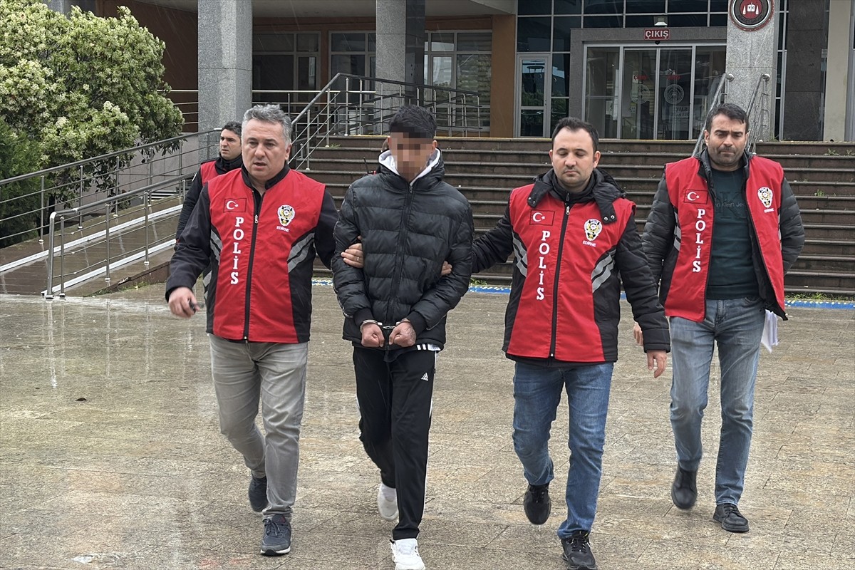 Edirne'de 15 yaşındaki G.C'yi okul bahçesinde bıçakla öldürülen zanlı tutuklandı.