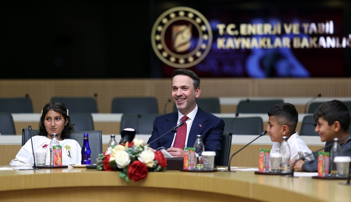 Enerji ve Tabii Kaynaklar Bakanı Alparslan Bayraktar, 23 Nisan Ulusal Egemenlik ve Çocuk Bayramı...