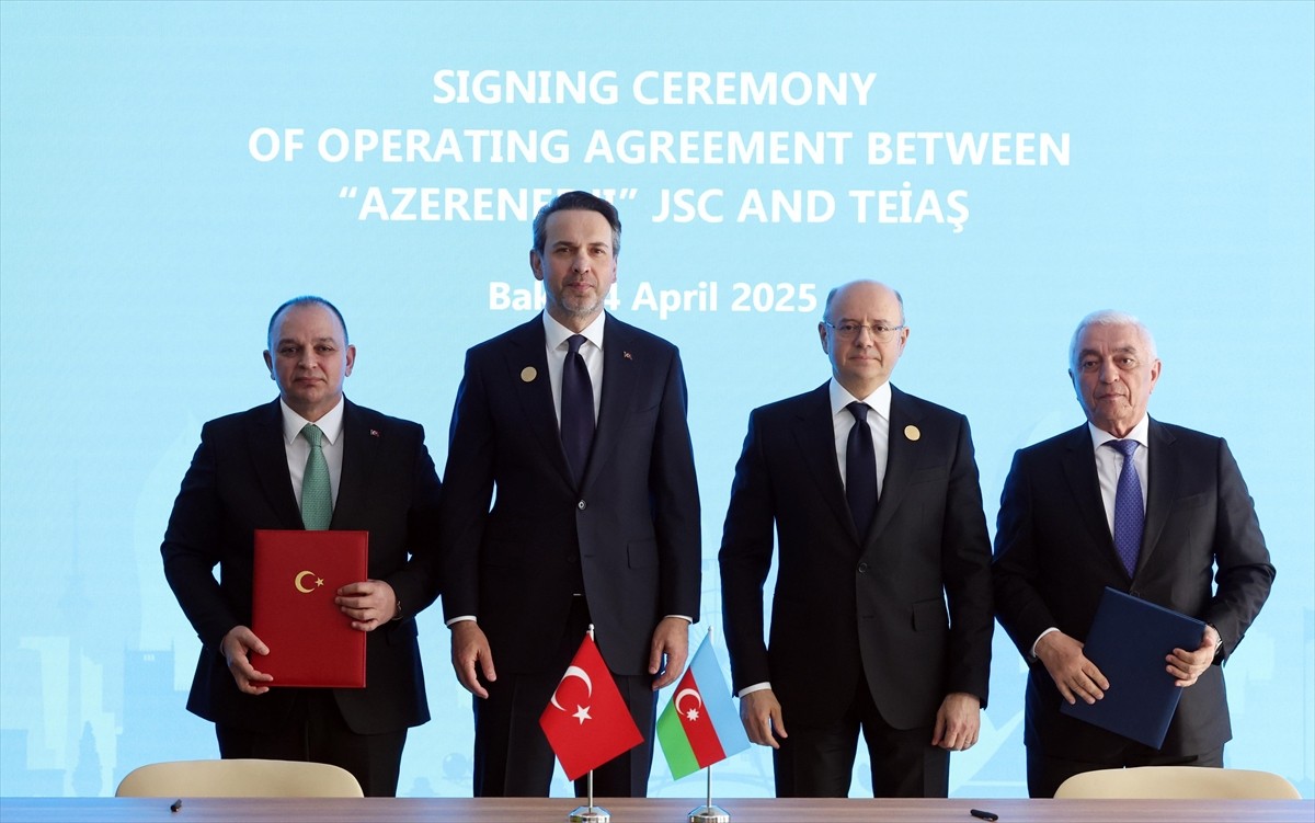 Enerji ve Tabii Kaynaklar Bakanı Alparslan Bayraktar, Azerbaycan Enerji Bakanı Perviz Şahbazov ile...