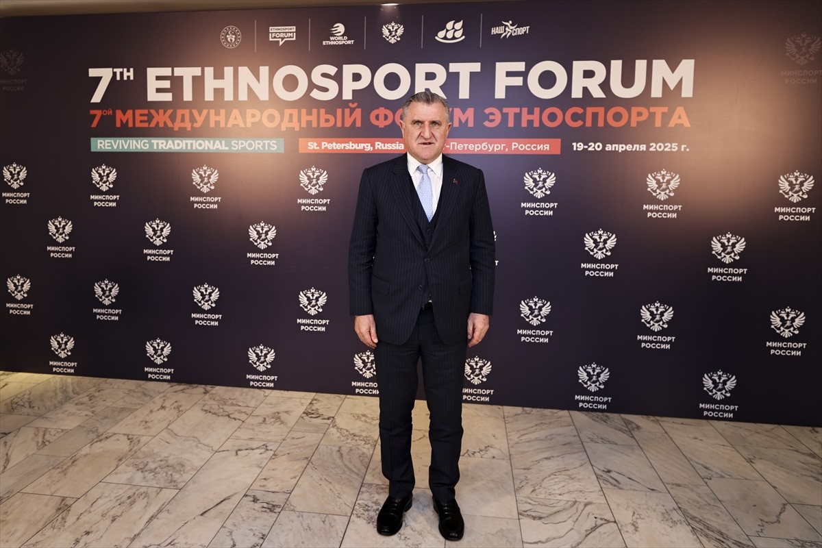 Gençlik ve Spor Bakanı Osman Aşkın Bak, Rusya'nın St. Petersburg kentinde düzenlenen, Anadolu...