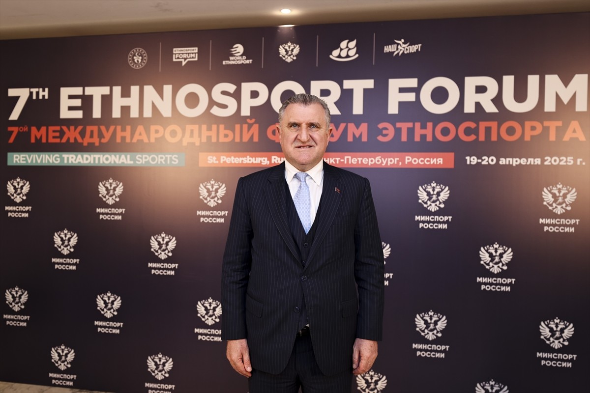 Gençlik ve Spor Bakanı Osman Aşkın Bak, Rusya'nın St. Petersburg kentinde düzenlenen, Anadolu...