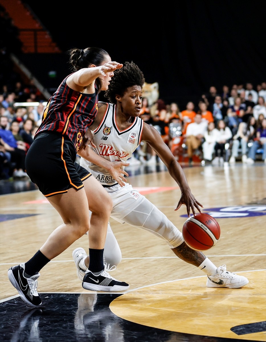 ING Kadınlar Basketbol Süper Ligi play-off yarı final ilk maçında ÇİMSA ÇBK Mersin ile Galatasaray...