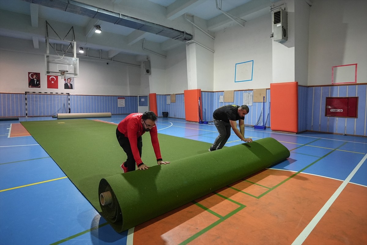 İskoçya'nın Aberdeen kentinde 20-25 Nisan'da yapılacak Dünya Salon Çim Topu Şampiyonası'na...