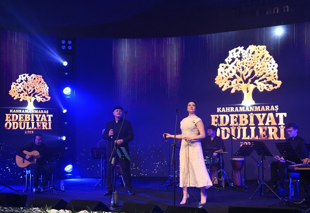 Kahramanmaraş'ta bu yıl 5'incisi düzenlenen Uluslararası Şiir ve Edebiyat Günleri, ödül töreniyle...