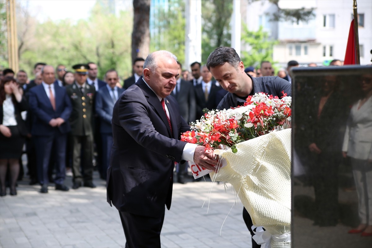 Kırgızistan'da, 23 Nisan Ulusal Egemenlik ve Çocuk Bayramı düzenlenen törenle kutlandı....