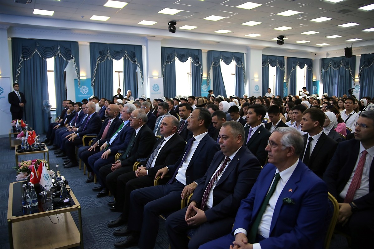 Kırgızistan'da faaliyet gösteren Türkiye Maarif Vakfına (TMV) bağlı Maarif Eğitim Kompleksi'nde...