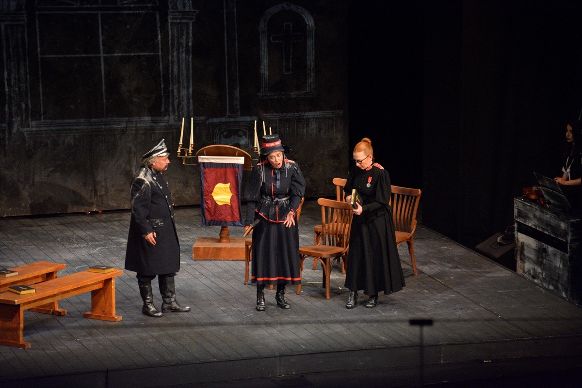 Kültür ve Turizm Bakanlığı Devlet Tiyatroları Genel Müdürlüğünce bu yıl 12'ncisi düzenlenen...