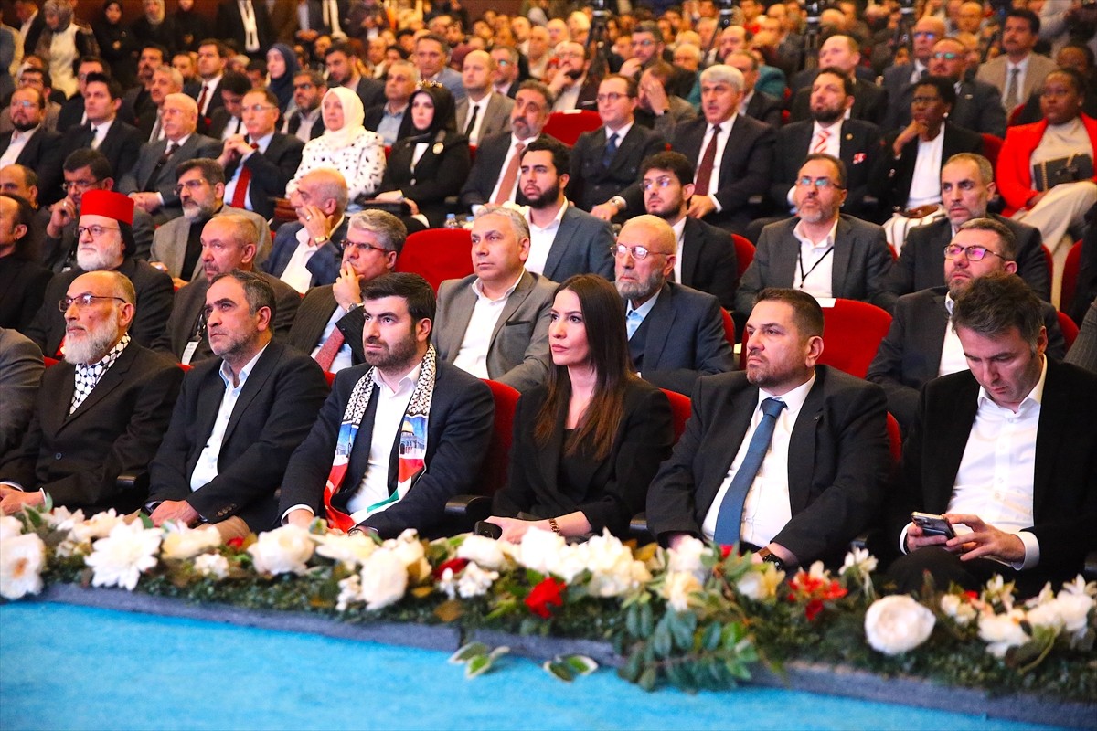  Mardin'de Artuklu Üniversitesi (MAÜ) öncülüğünde çeşitli sivil toplum kuruluşlarının desteğiyle...