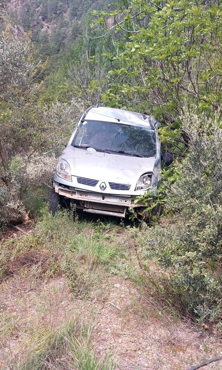 Muğla'nın Dalaman ilçesinde kayıp olarak aranan muhtarın uçuruma devrilen otomobilde cesedi...