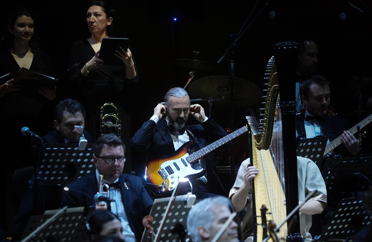 Müzisyen Pınar Ayhan'ın yazıp yönettiği ve anlatıcılığını üstlendiği "Şehirlerin Ecesi: Ankara"...