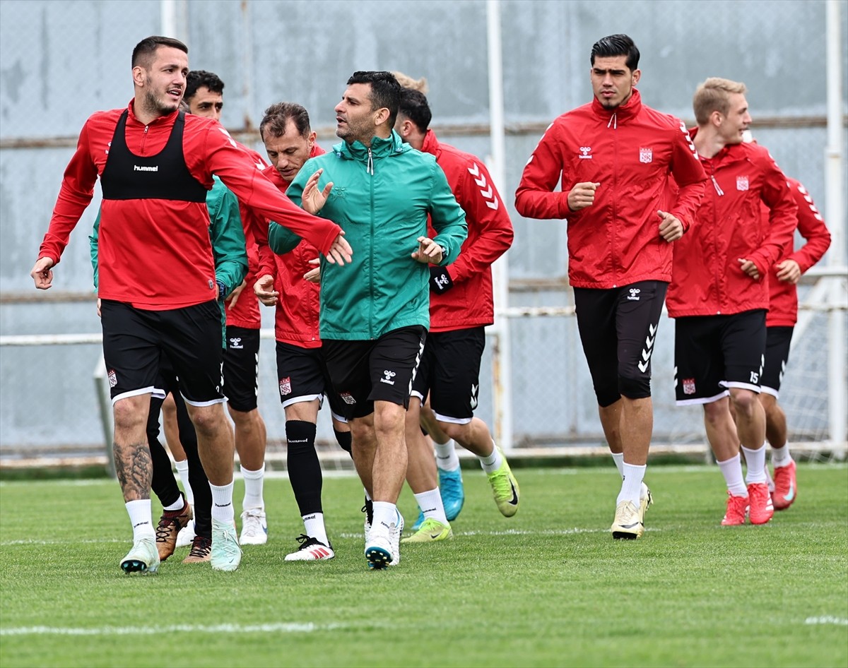 Net Global Sivasspor, Trendyol Süper Lig'in 31. haftasında evinde Fenerbahçe ile yapacağı maçın...