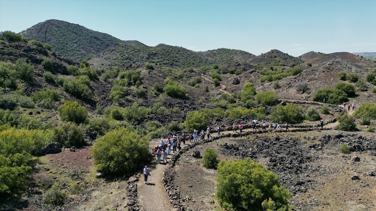 Portekiz'den gelen 36 jeoloji ve biyoloji öğretmeni, Manisa'daki Kula-Salihli UNESCO Küresel...