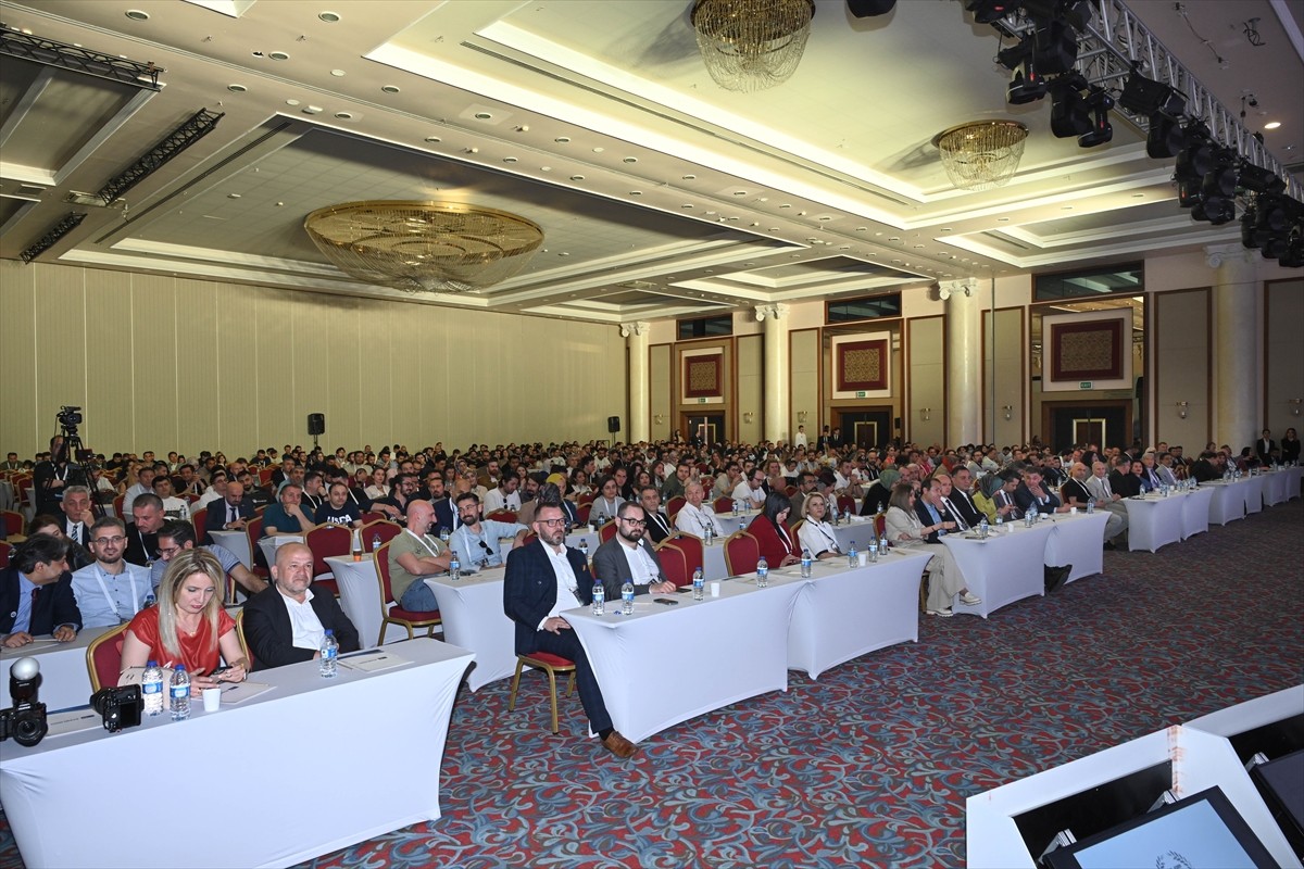 "21. Ulusal Acil Tıp Kongresi", "12. Kıtalararası Acil Tıp Kongresi" ve "12. Uluslararası Kritik...