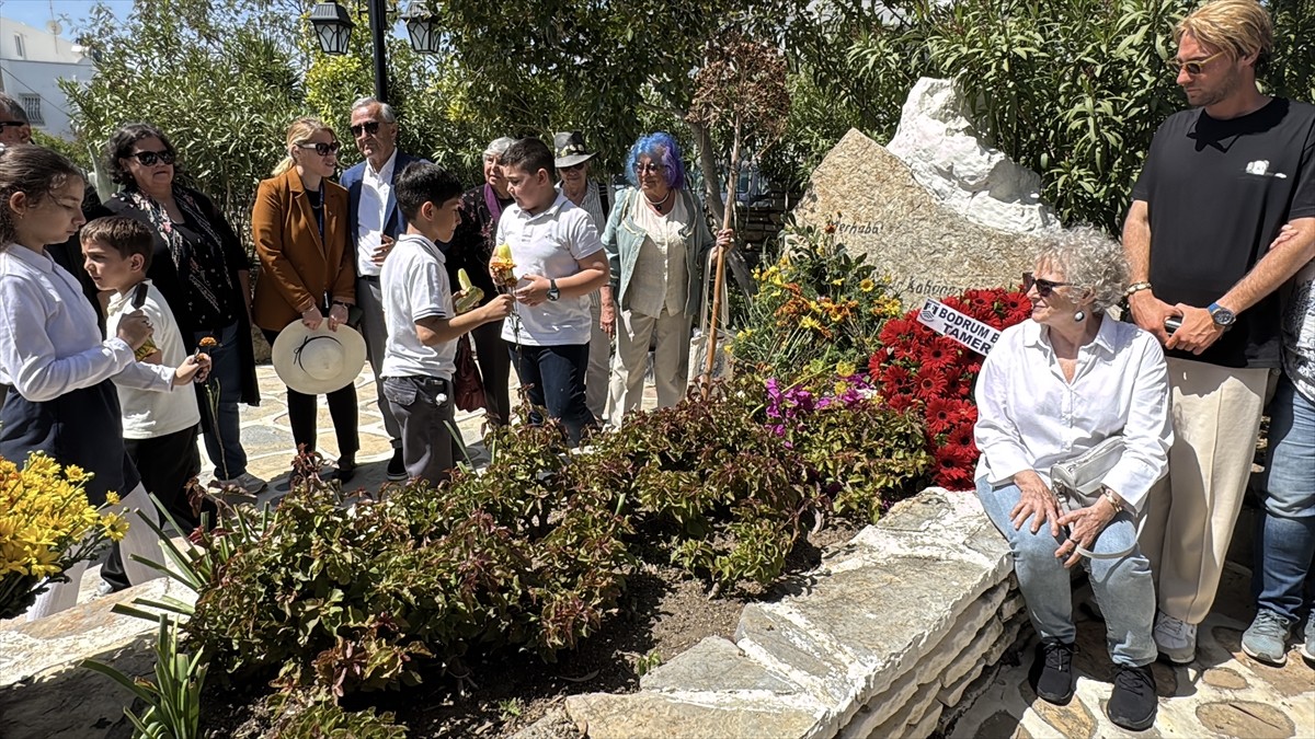 "Halikarnas Balıkçısı" mahlaslı gazeteci, yazar, şair, ressam Cevat Şakir Kabaağaçlı, doğum günü...