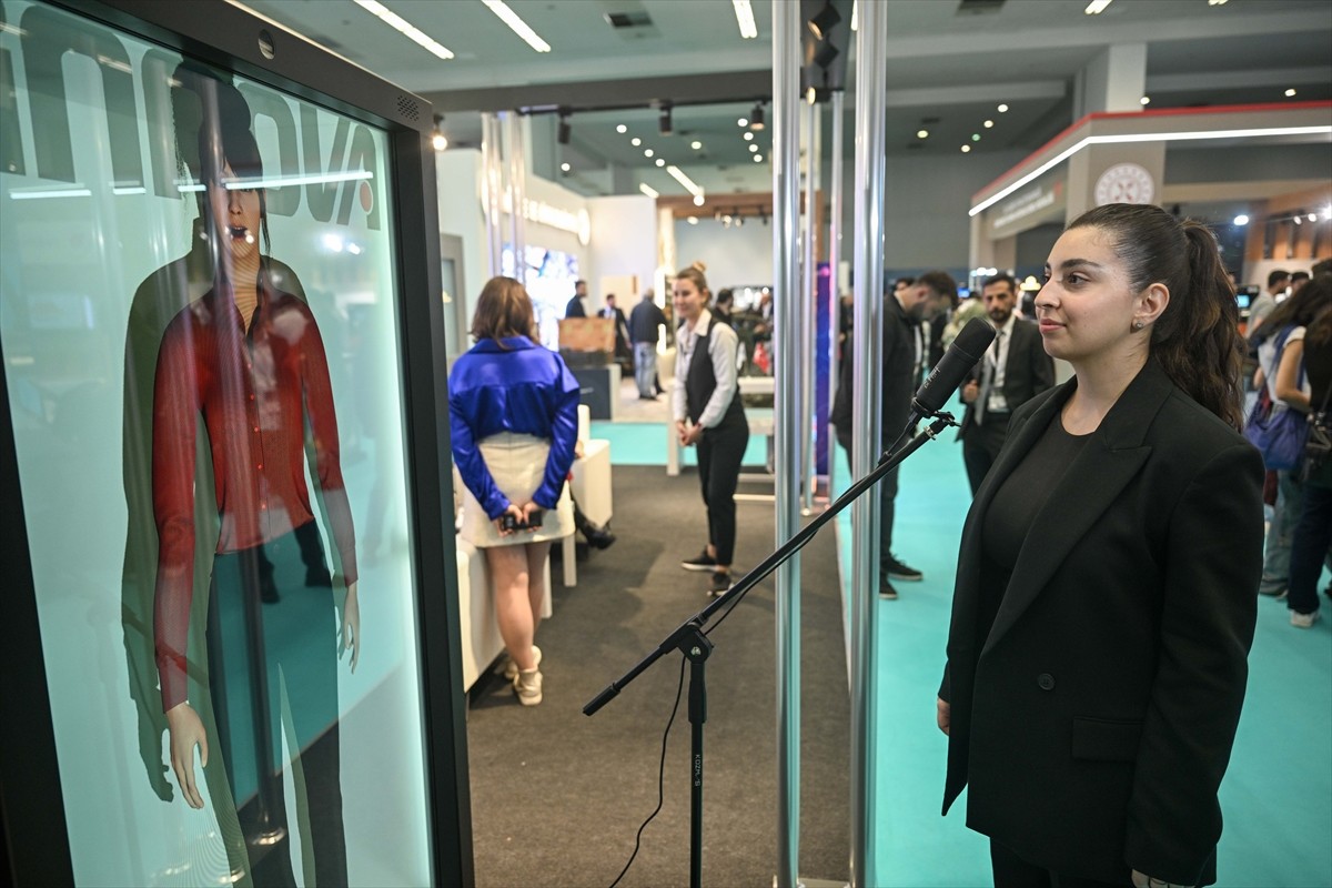 "Yapay zeka destekli holografik dijital insan" teknolojisine dayalı olarak geliştirilen "dijital...