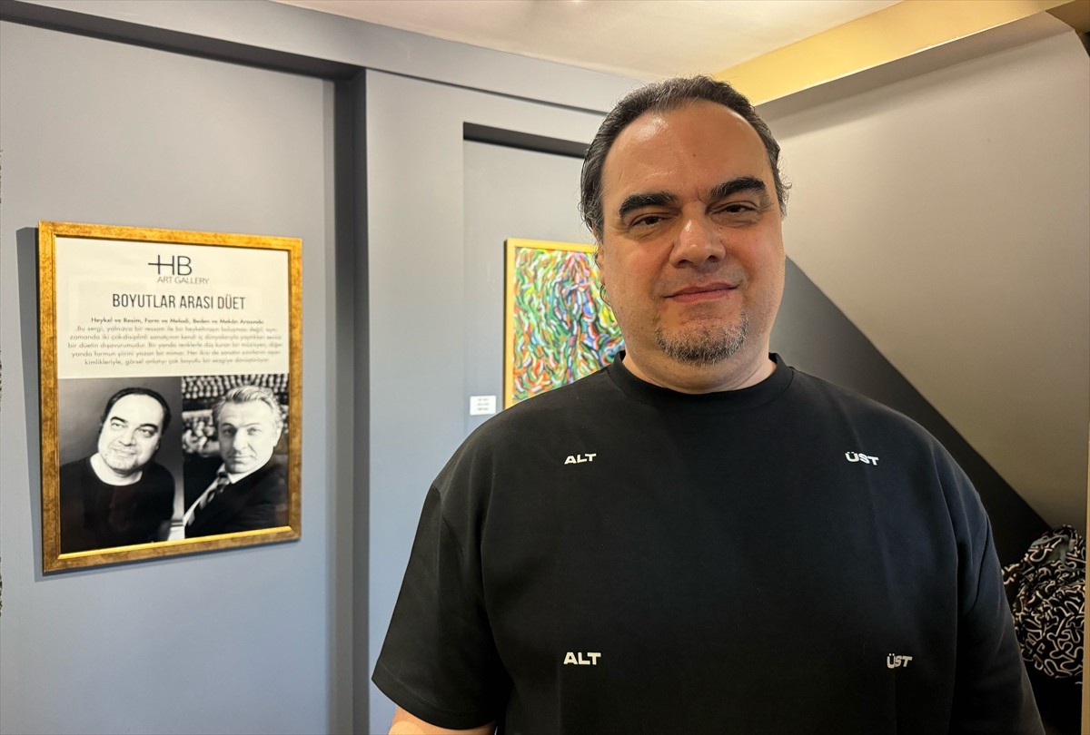 Ressam Suat Arıkan ile heykeltıraş Ali Ghahari'nin "Boyutlar Arası Düet" sergisinin açılışı...