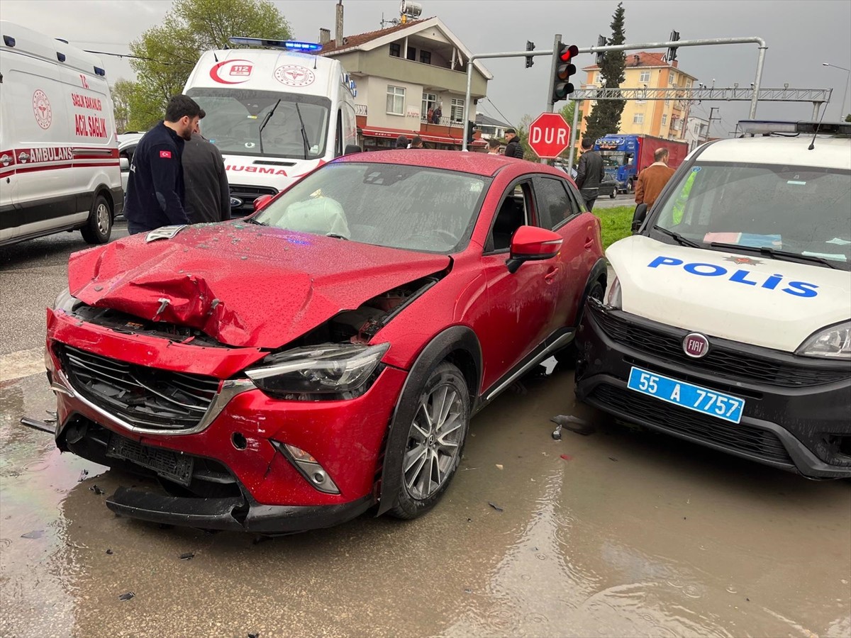 Samsun'un Çarşamba ilçesinde polis aracının da karıştığı zincirleme trafik kazasında 6 kişi...