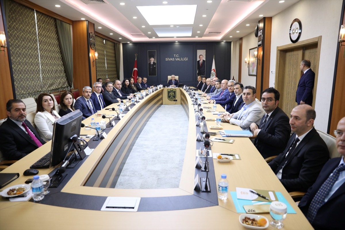 Sivas'ta Sağlık ve Termal Turizm Değerlendirme Toplantısı düzenlendi. Sivas Valisi Yılmaz Şimşek...