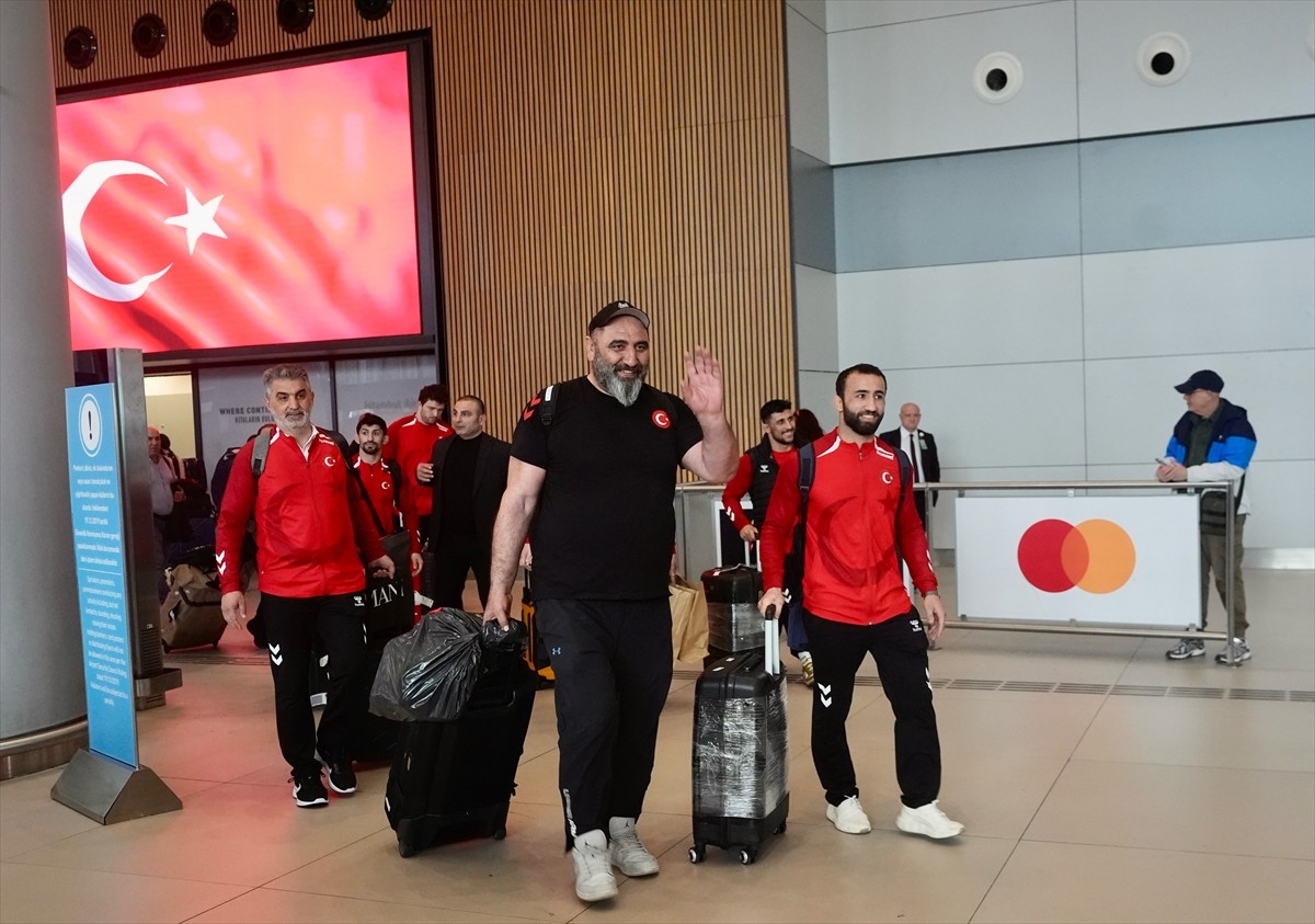 Slovakya'nın başkenti Bratislava'da düzenlenen Avrupa Şampiyonası'nda ikinci olan Grekoromen Güreş...