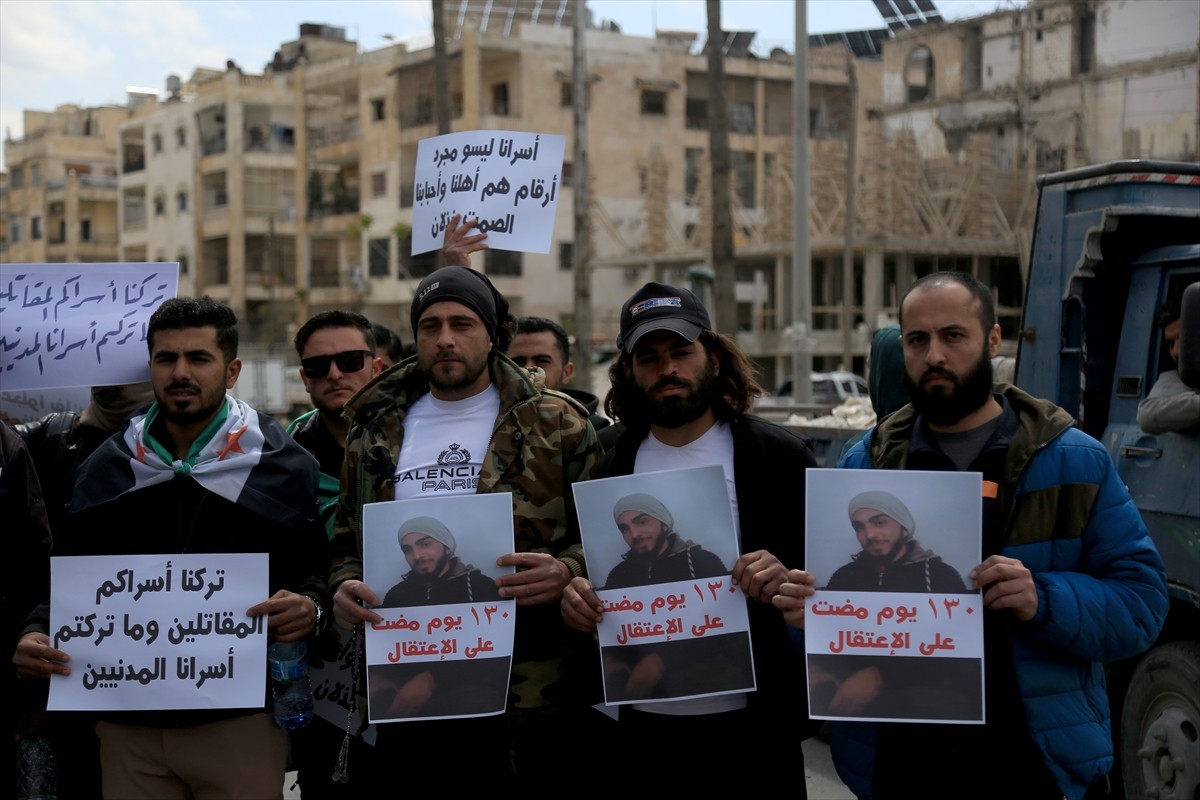 Suriye'nin kuzeyindeki Halep ilinde, terör örgütü PKK/YPG tarafından kaçırılanların yakınları...