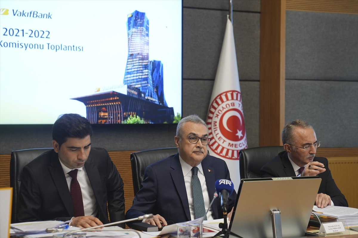 TBMM Kamu İktisadi Teşebbüsleri (KİT) Komisyonu, Komisyon Başkanı Mustafa Savaş (ortada)...