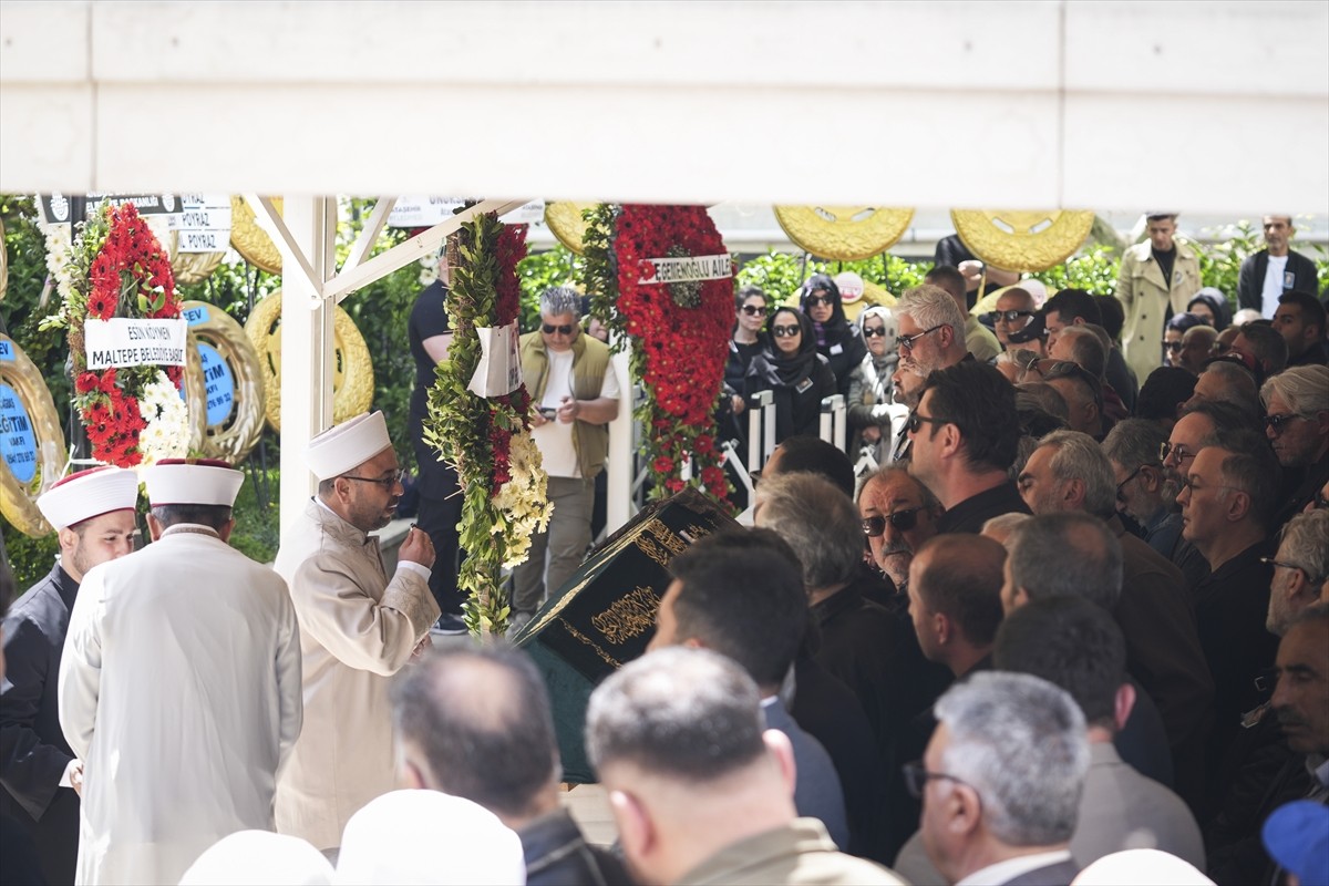 Tedavi gördüğü hastanede hayatını kaybeden ünlü şarkıcı Tarkan'ın annesi Neşe Tevetoğlu için tören...
