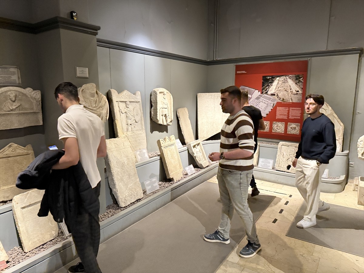 Tekirdağ'da, Turizm Haftası dolayısıyla Namık Kemal Üniversitesi (NKÜ) Turizm ve Otel...