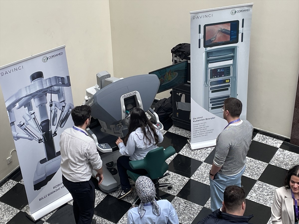 Trabzon'da "1. Ulusal Nörobilim ve Yapay Zeka Tıp Öğrenci Kongresi" başladı. Karadeniz Teknik...