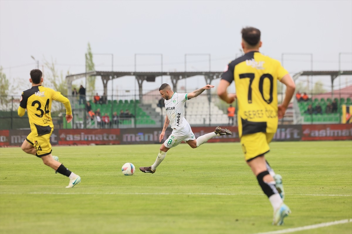 Trendyol 1. Lig'in 33. haftasında Alagöz Holding Iğdır FK ile Uğur Okulları İstanbulspor, Iğdır...