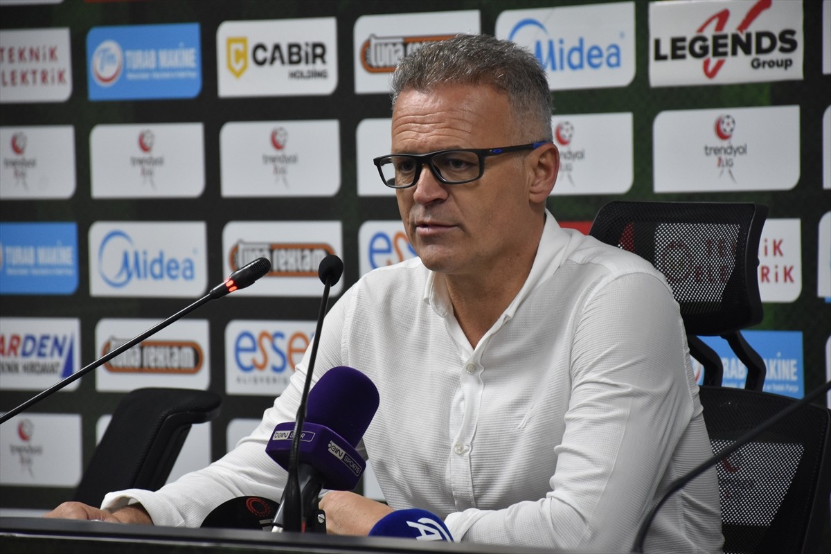 Trendyol 1. Lig'in 36. haftasında Sakaryaspor ile Erzurumspor FK, Yeni Sakarya Atatürk...