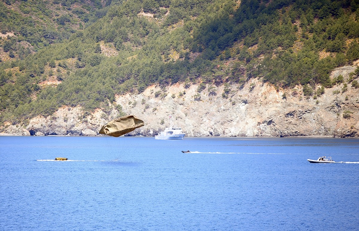 Türk Deniz, Kara ve Hava Kuvvetleri ile Sahil Güvenlik Komutanlığı unsurlarının katıldığı...