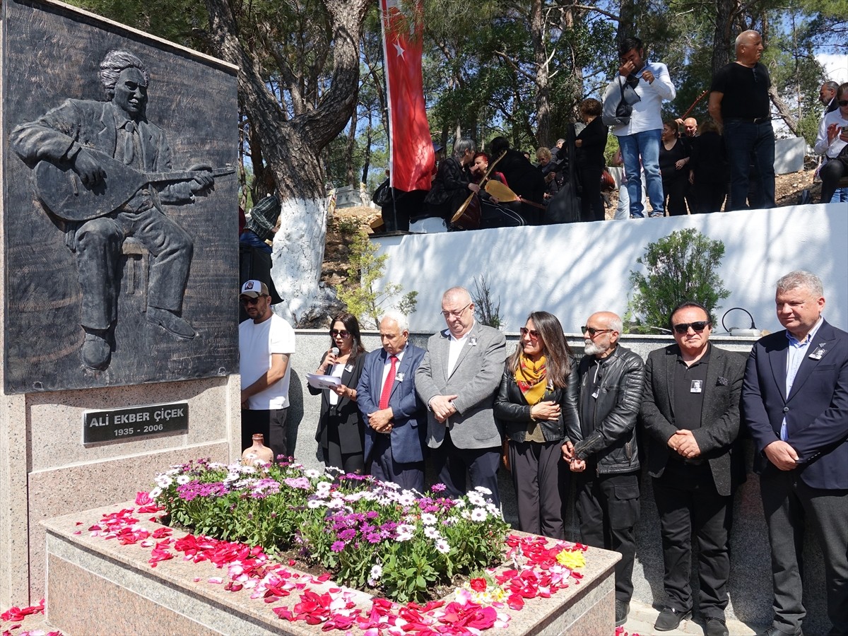 Türk Halk Müziği ve TRT sanatçısı Ali Ekber Çiçek'in vefatının 19. yılı dolayısıyla Balıkesir'in...