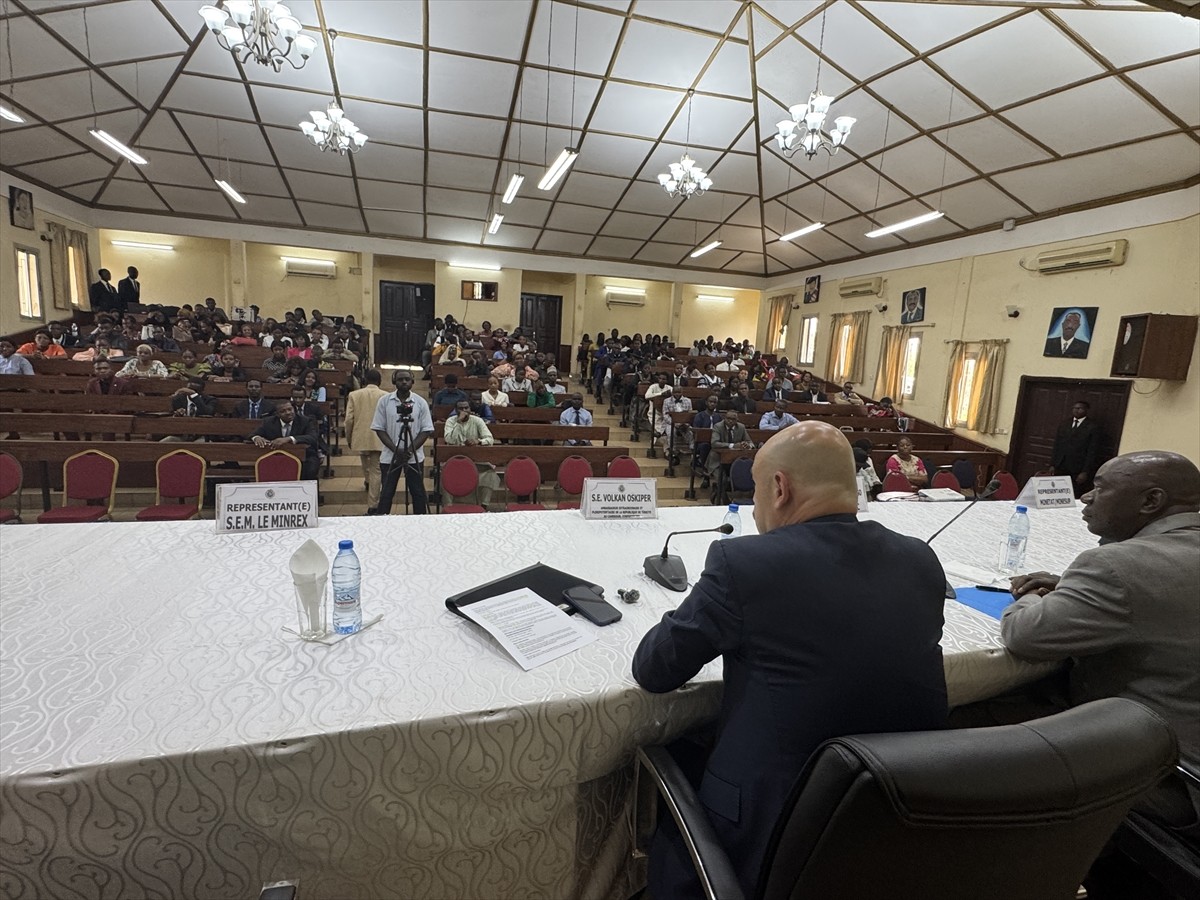Türkiye’nin Yaounde Büyükelçisi Volkan Öskiper, Kamerun Uluslararası İlişkiler Enstitüsünde (IRIC)...
