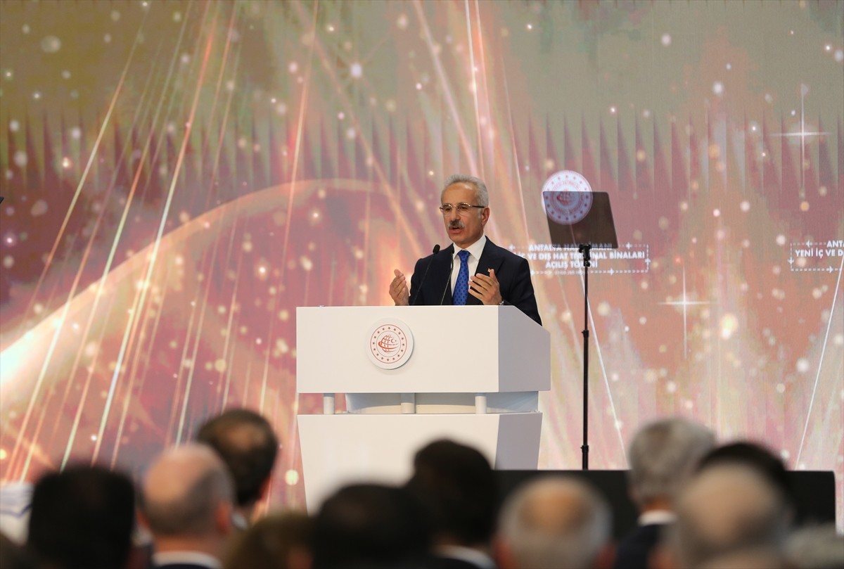Ulaştırma ve Altyapı Bakanı Abdulkadir Uraloğlu, Cumhurbaşkanı Recep Tayyip Erdoğan'ın katılımıyla...