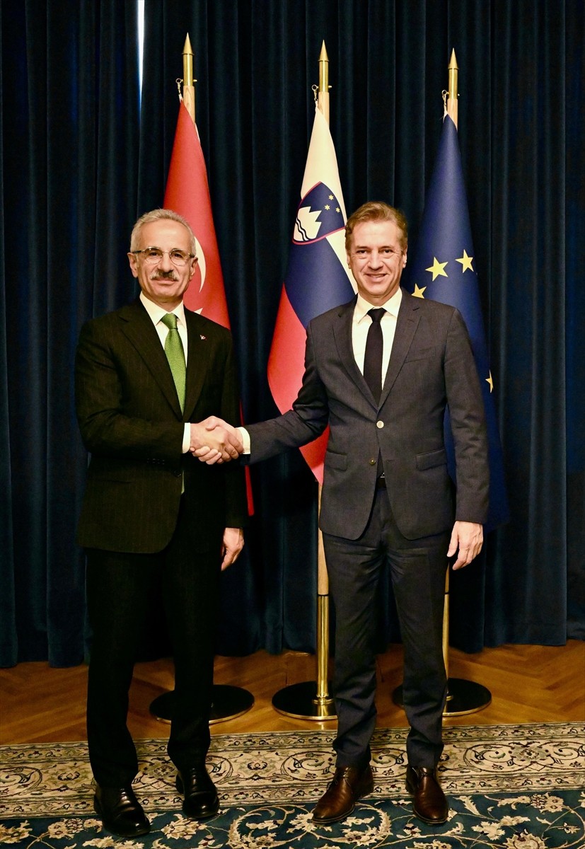 Ulaştırma ve Altyapı Bakanı Abdulkadir Uraloğlu (solda), Slovenya'daki temasları kapsamında...